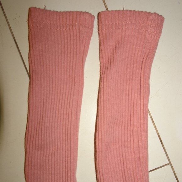 3 piece Easter Baby Outfit Ribbed Bodysuit Rabbit Ear Hat, Socks, Infant Size 80 - Picture 4 of 6